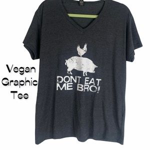 V Neck Tee Vegan Pig Graphic Tee Size XL
